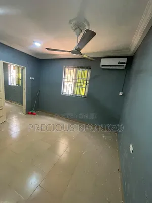 1bdrm Room & Parlour in Lakeside Comm 1 for rent