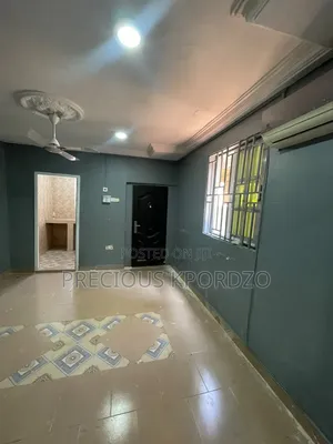 1bdrm Room & Parlour in Lakeside Comm 1 for rent