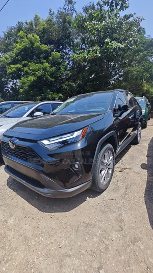 Toyota RAV4 XLE 2025 Black