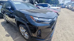 Toyota RAV4 XLE 2025 Black