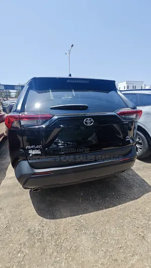 Toyota RAV4 XLE 2025 Black