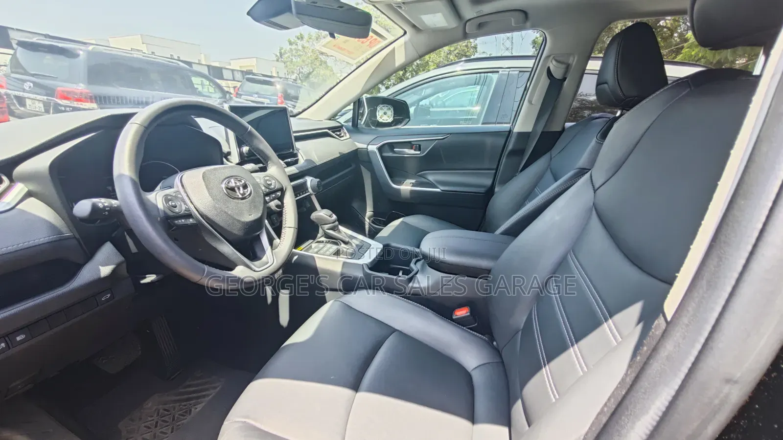Toyota RAV4 XLE 2025 Black