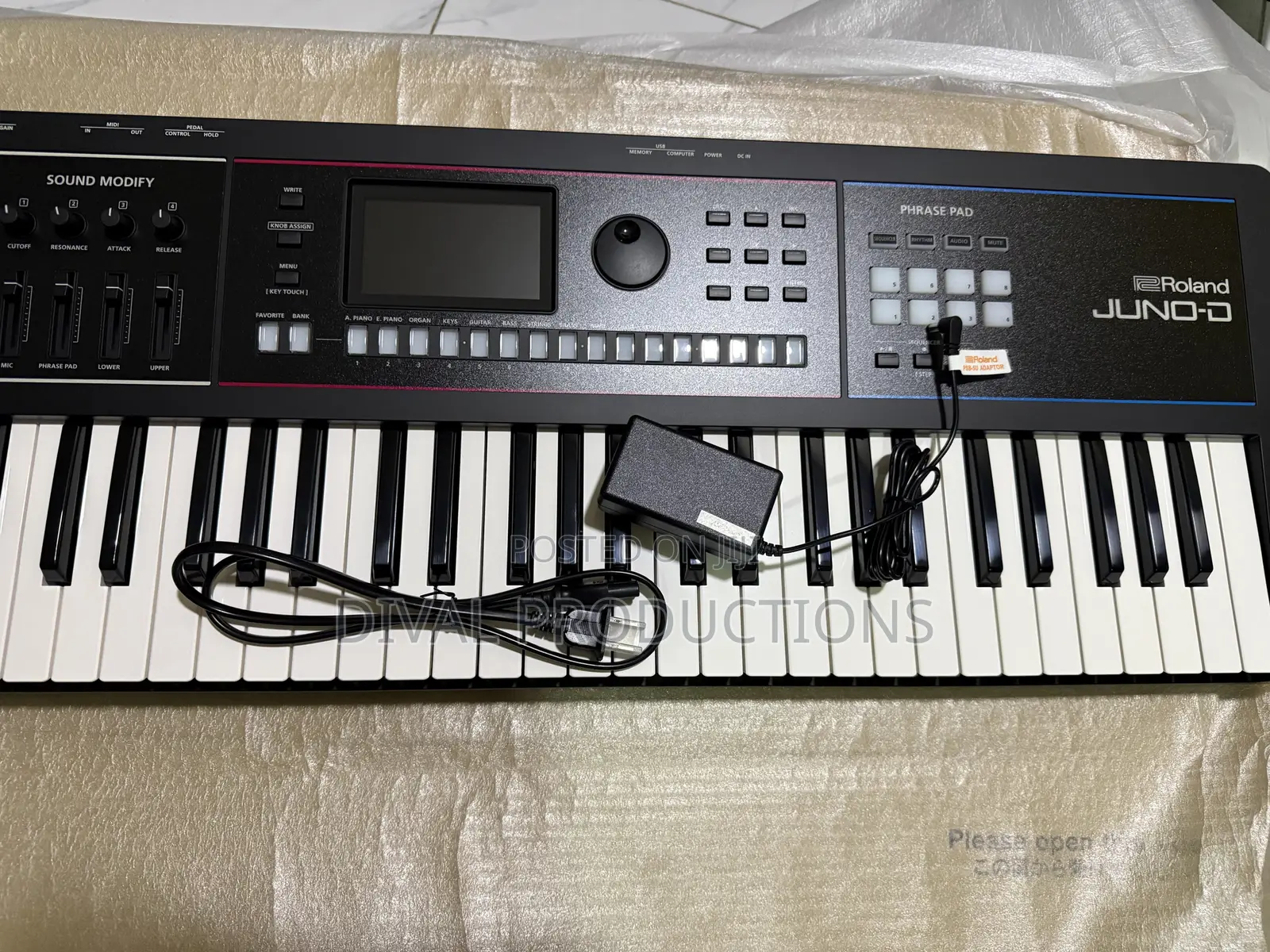 Roland Juno D6 + Gig Bag