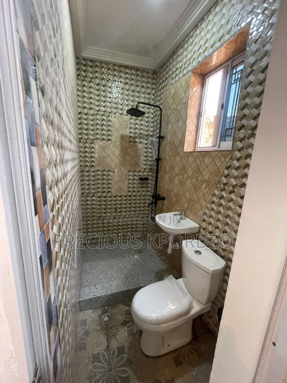 1bdrm Room & Parlour in Comm 1 Lakeside for rent