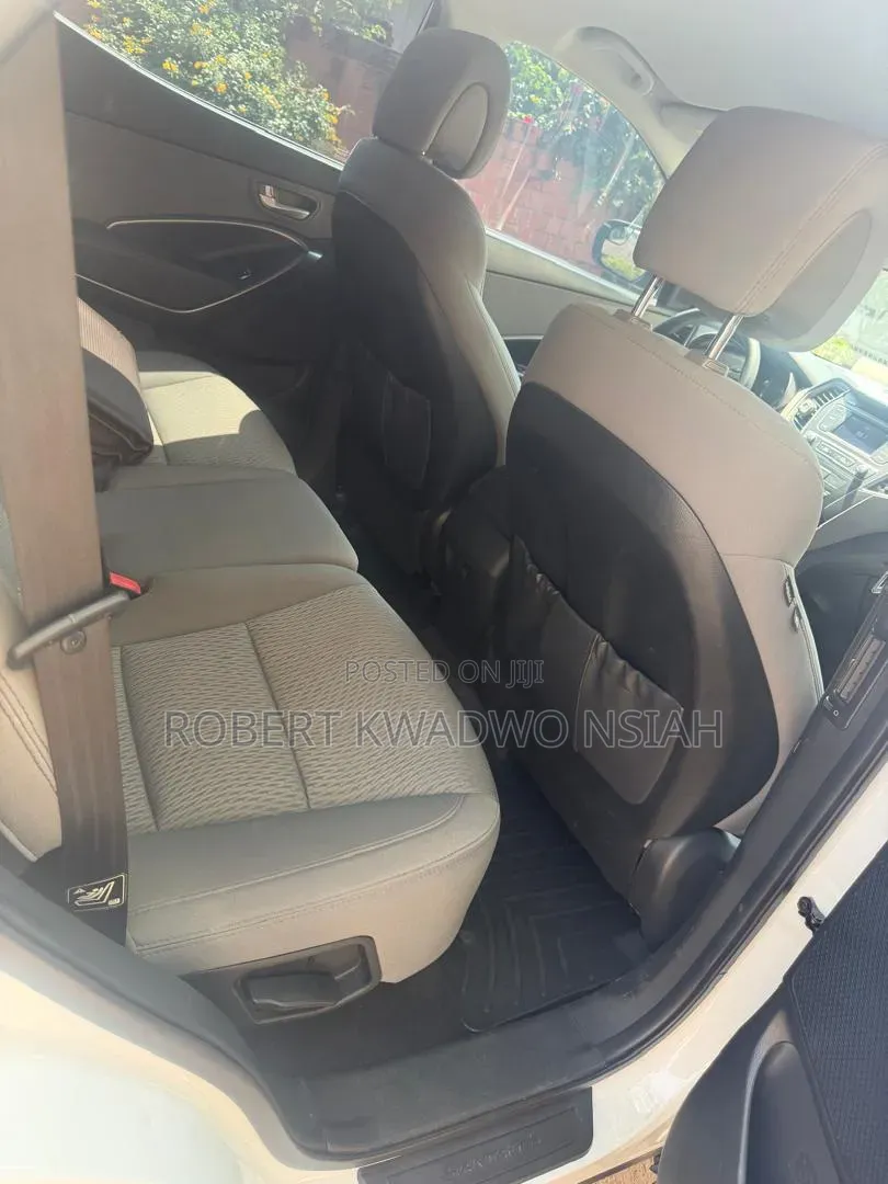 Hyundai Santa Fe SE AWD 2017 White
