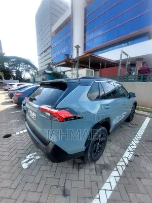 Toyota RAV4 XLE 2021 Green