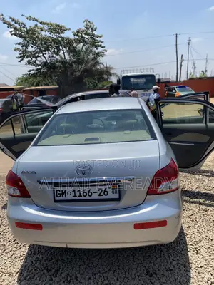 Toyota Belta 2010 Silver