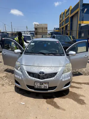 Toyota Belta 2010 Silver