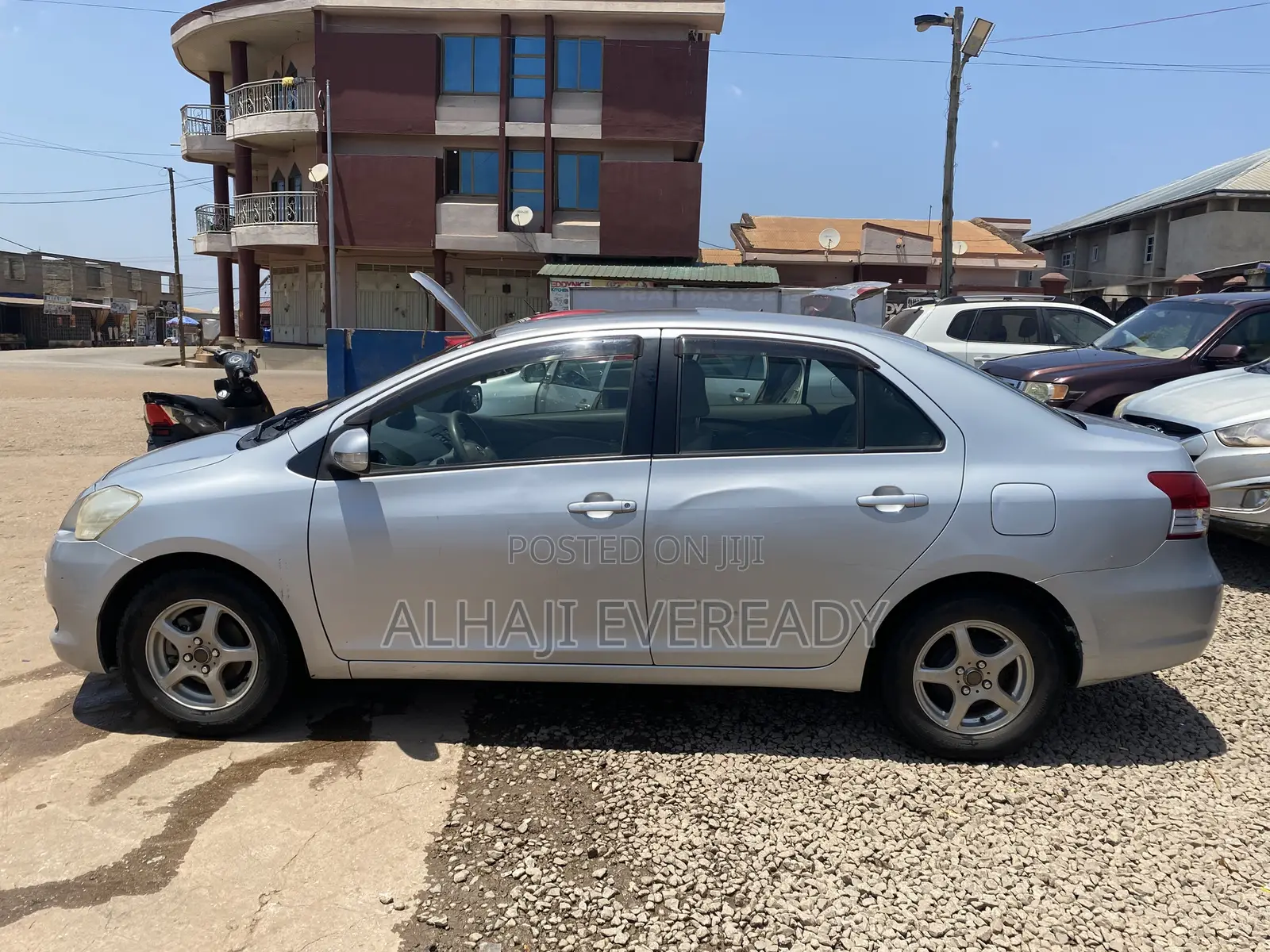 Toyota Belta 2010 Silver