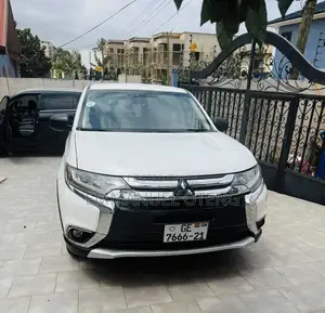 Mitsubishi Outlander 2017 Off white