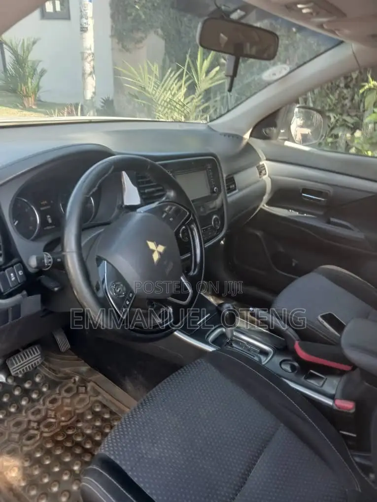 Mitsubishi Outlander 2017 Off white