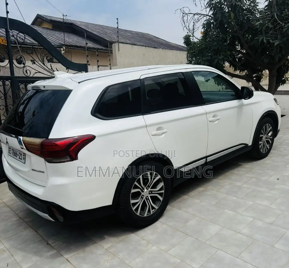Mitsubishi Outlander 2017 Off white