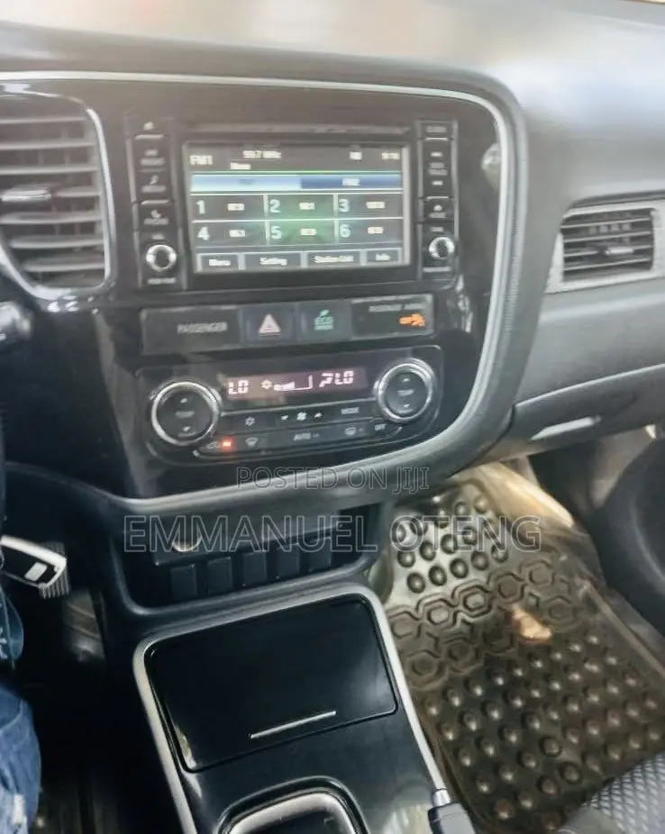 Mitsubishi Outlander 2017 Off white