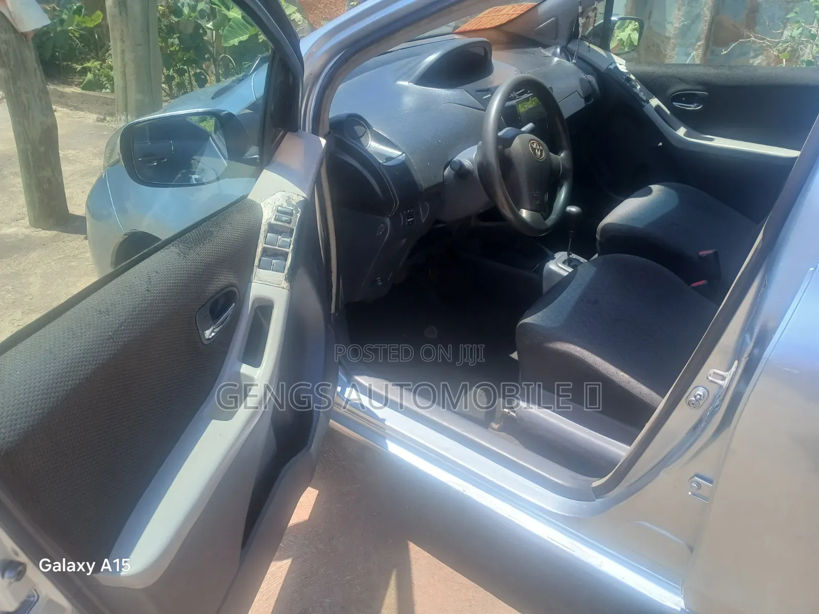 Toyota Vitz 2010 Red