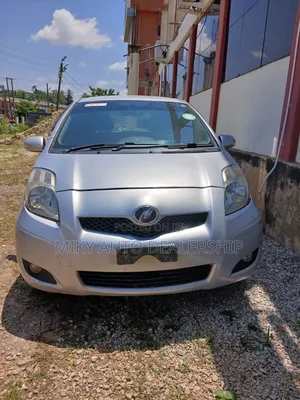 Toyota Vitz 1.0 FWD 3dr 2010 Beige