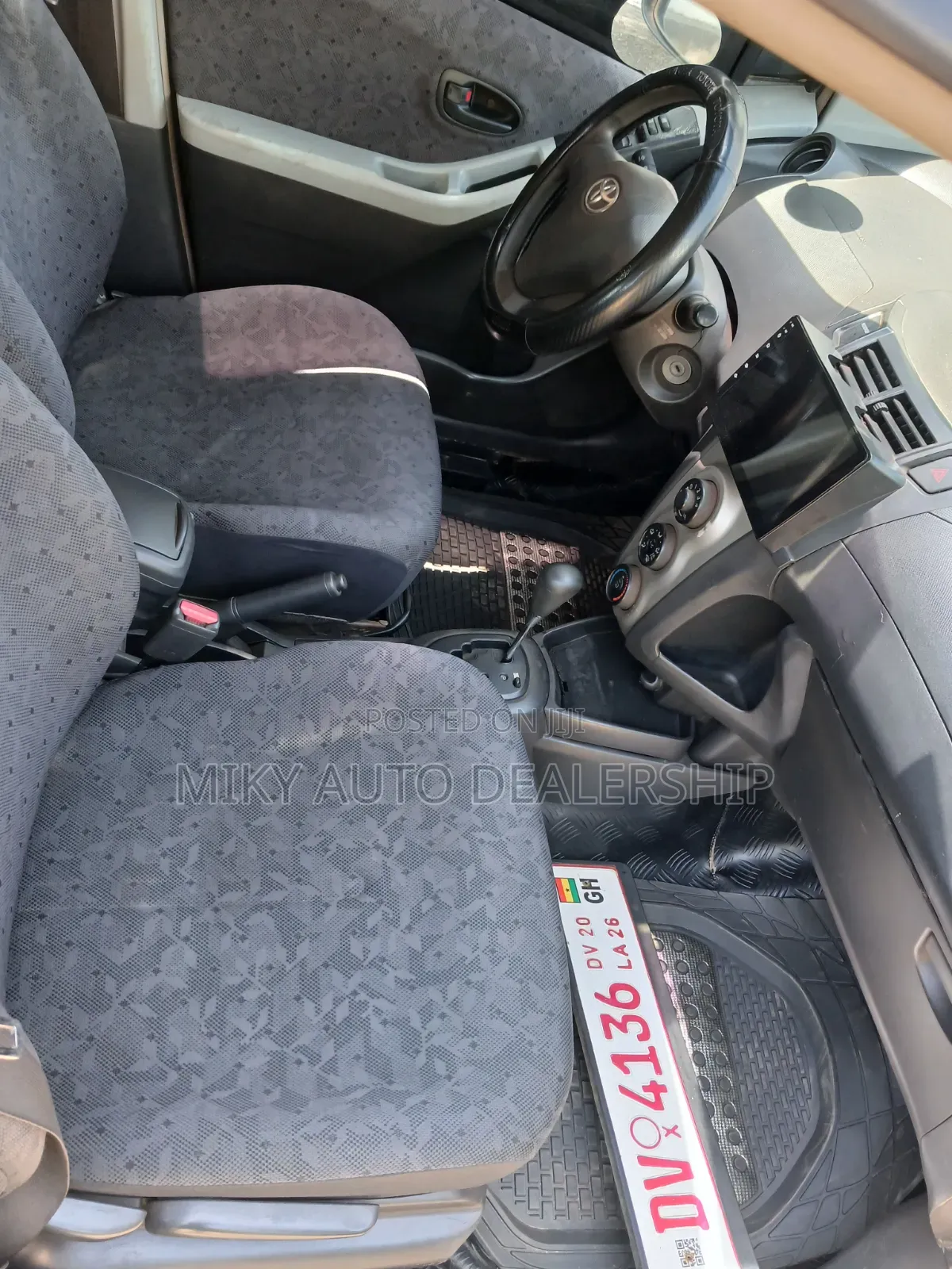 Toyota Vitz 2010 Beige