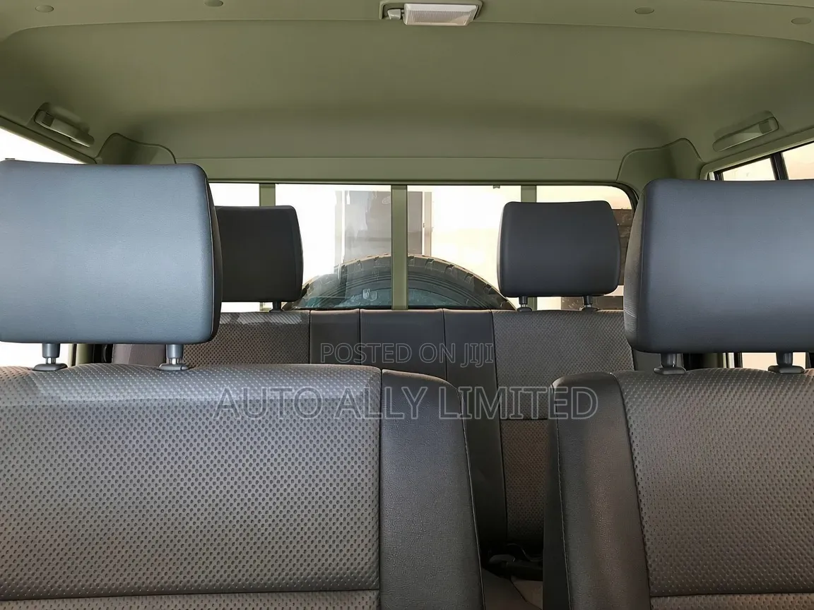 Toyota Land Cruiser 79 Series 2000 Green