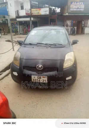 Toyota Vitz 2010 Black