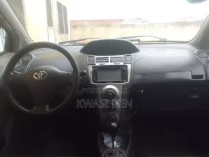 Toyota Vitz 2010 Black