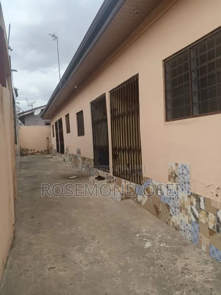 1bdrm Apartment in Adenta Foster Home, Frafraha for rent
