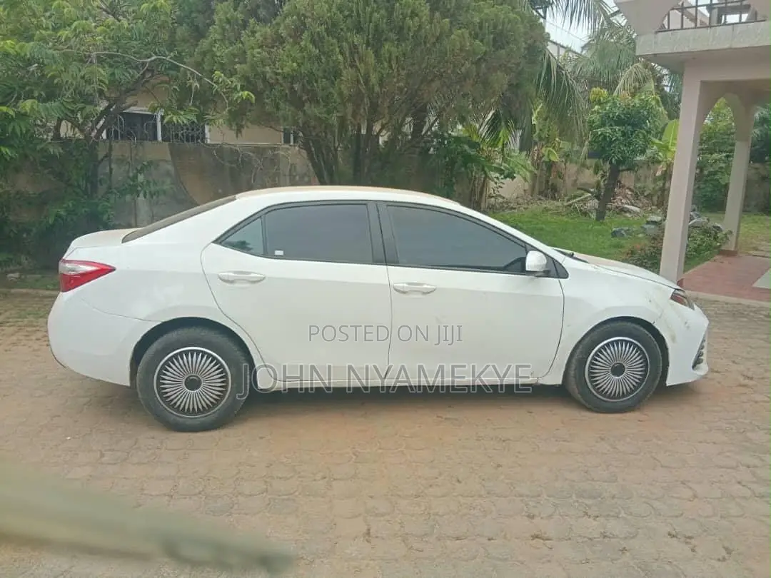 Toyota Corolla LE Eco Plus 4dr Sedan (1.8L 4cyl CVT) 2015 White