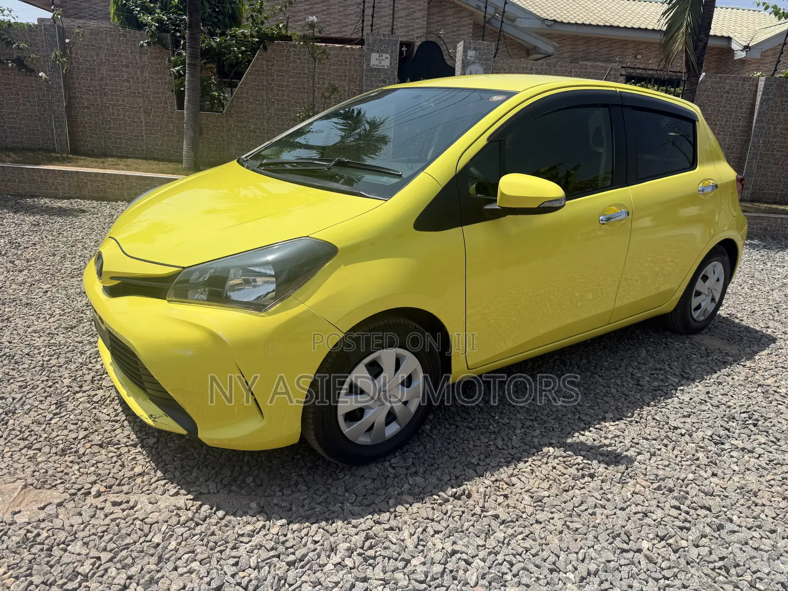 Toyota Vitz 1.3 FWD 5dr 2015 Yellow
