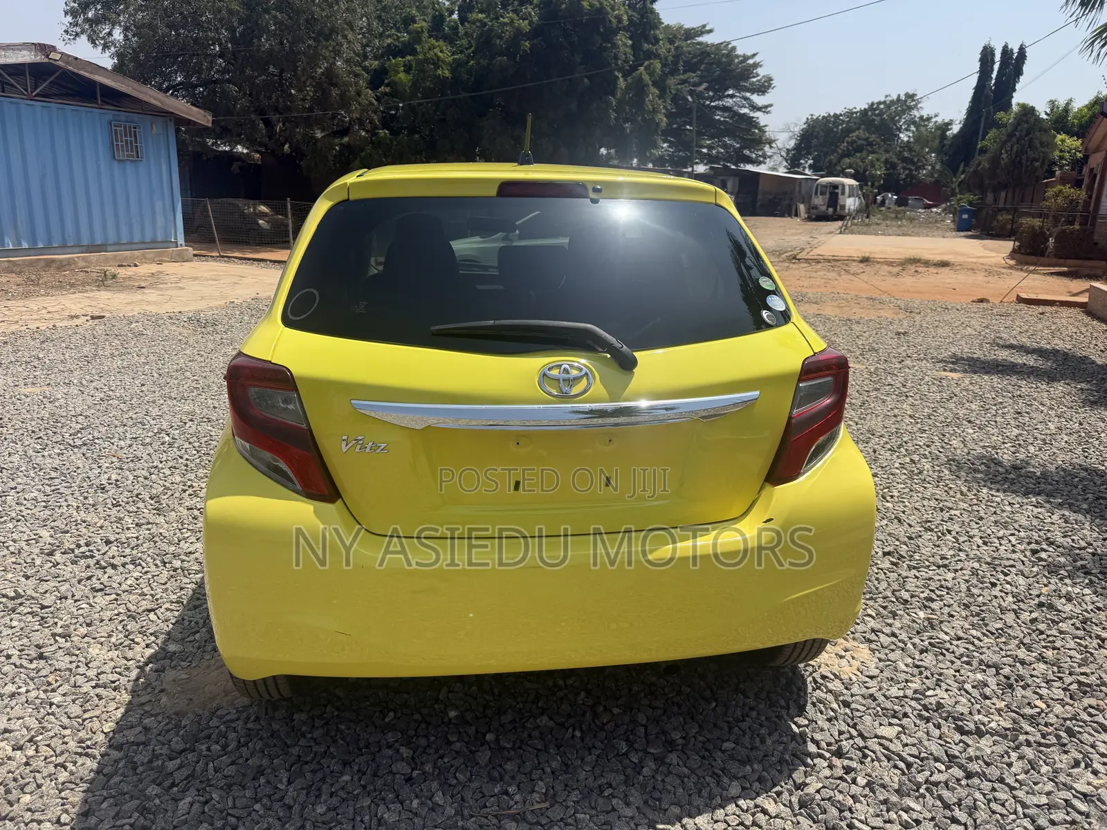 Toyota Vitz 1.3 FWD 5dr 2015 Yellow