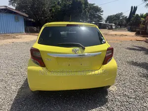 Toyota Vitz 1.3 FWD 5dr 2015 Yellow