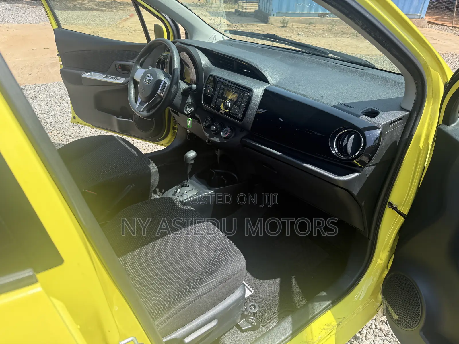 Toyota Vitz 1.3 FWD 5dr 2015 Yellow