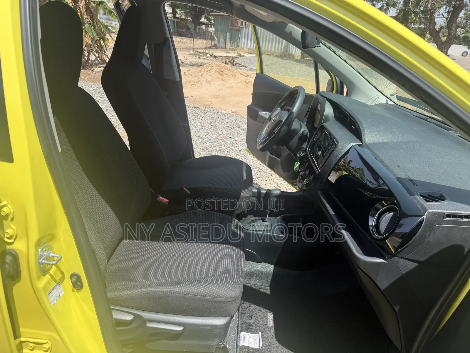 Toyota Vitz 1.3 FWD 5dr 2015 Yellow