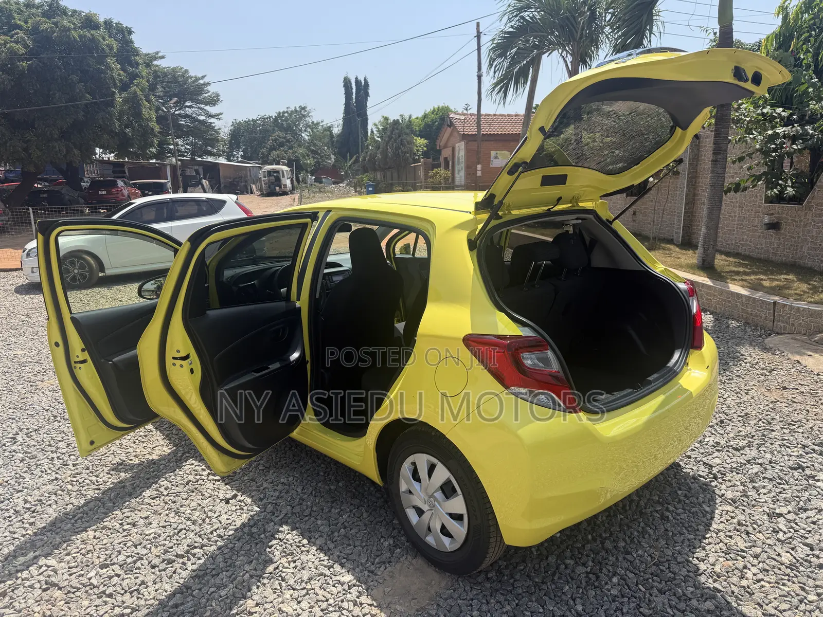 Toyota Vitz 1.3 FWD 5dr 2015 Yellow