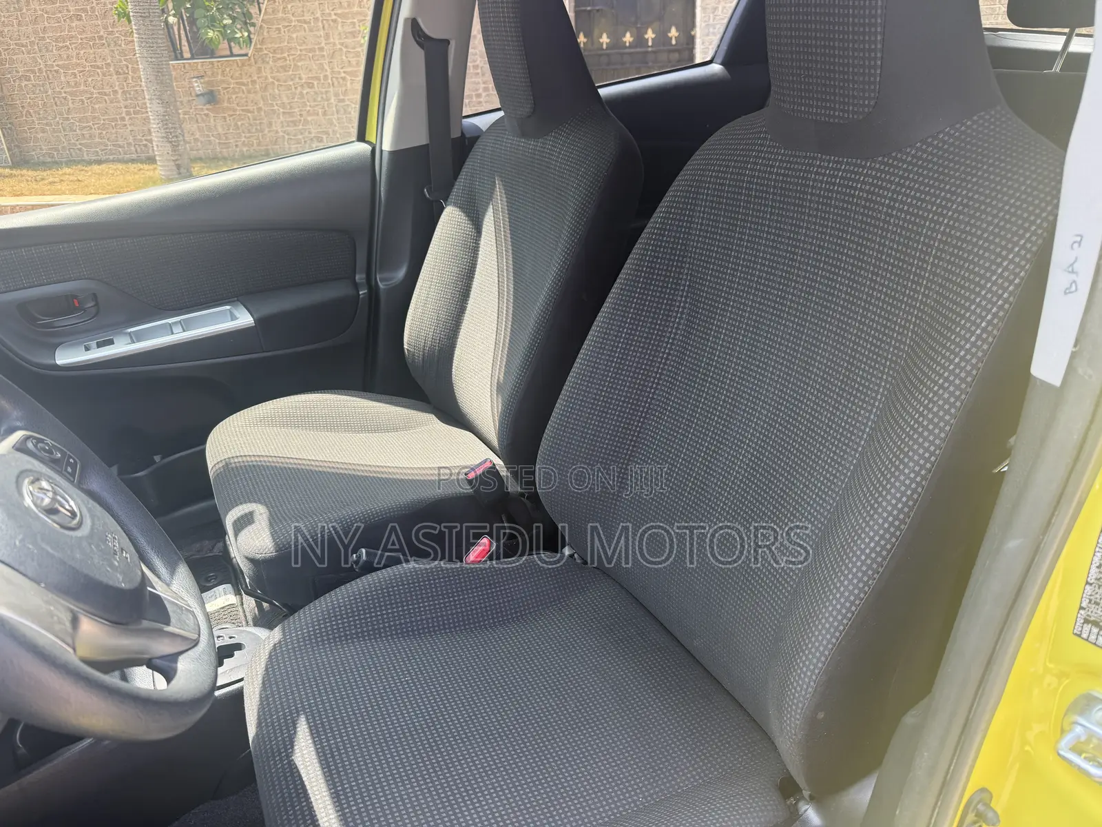 Toyota Vitz 1.3 FWD 5dr 2015 Yellow