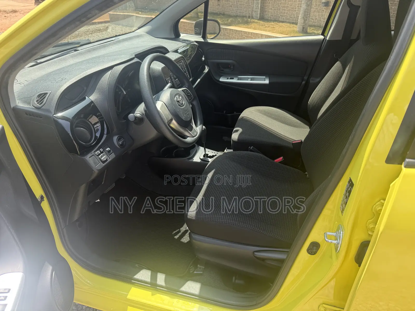 Toyota Vitz 1.3 FWD 5dr 2015 Yellow