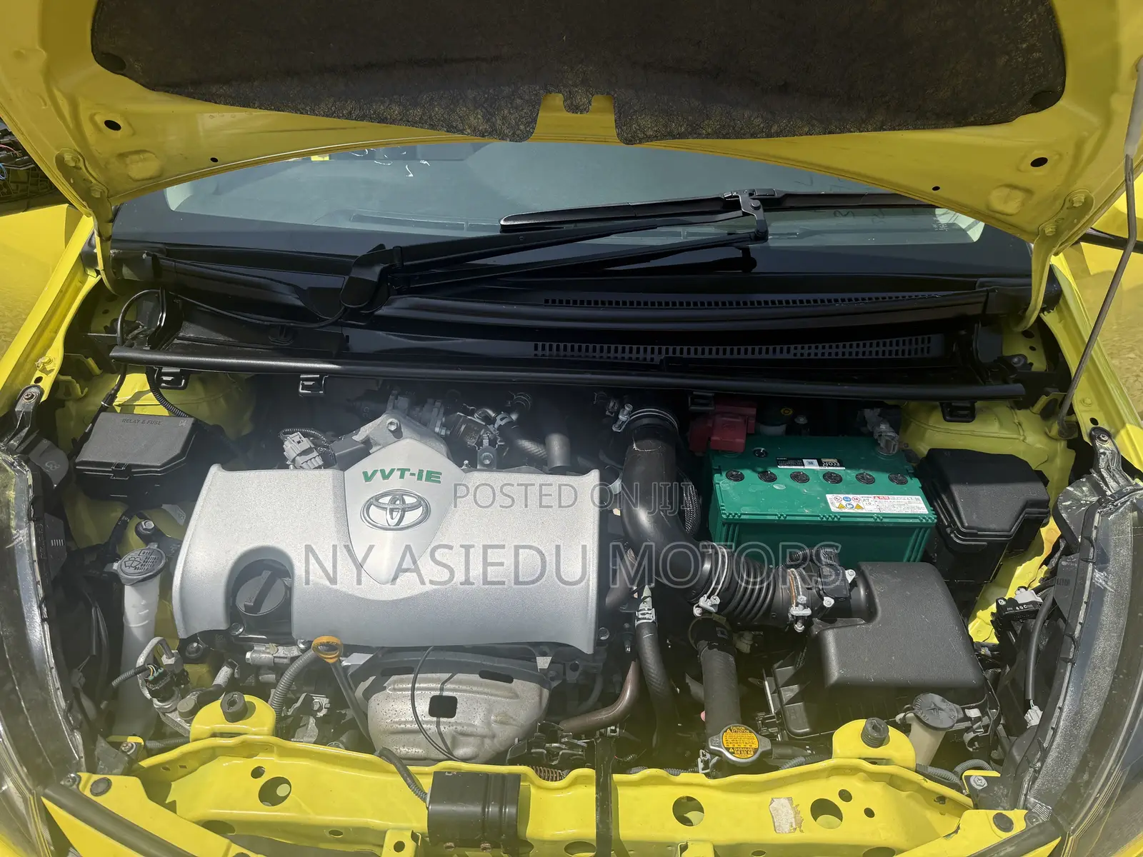 Toyota Vitz 1.3 FWD 5dr 2015 Yellow