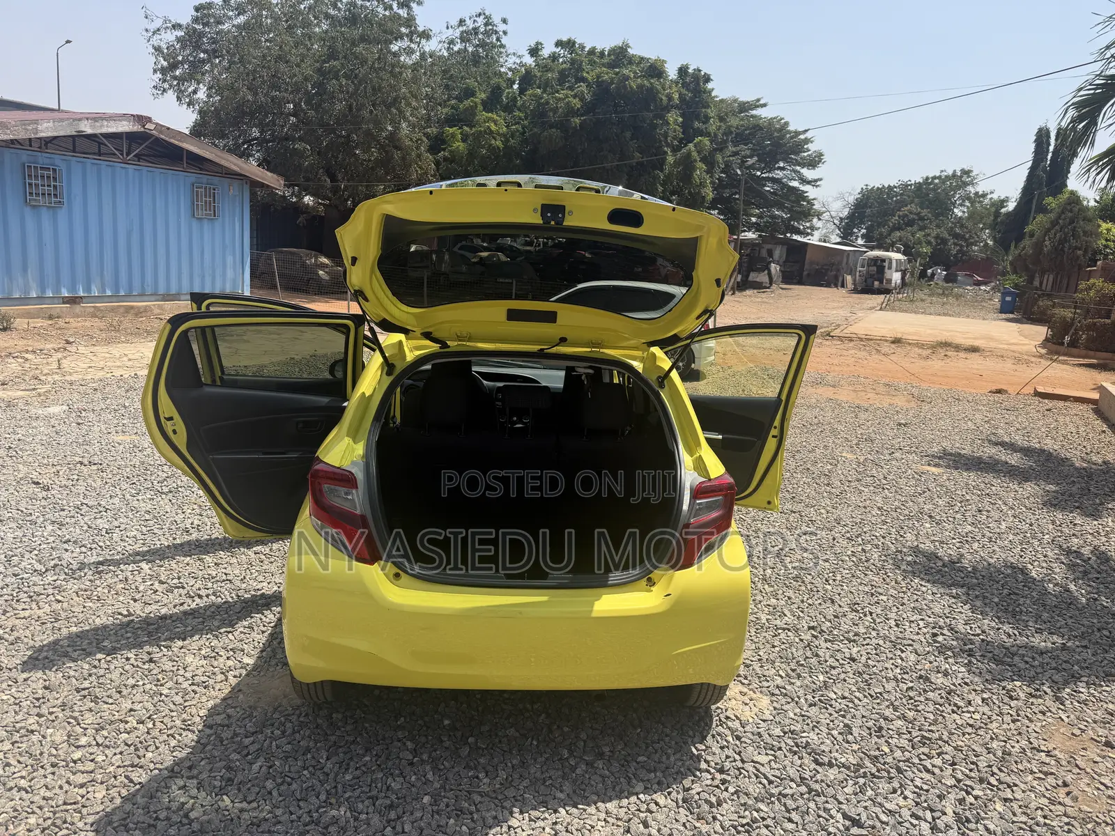Toyota Vitz 1.3 FWD 5dr 2015 Yellow