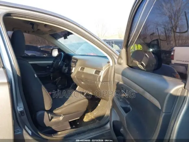 Mitsubishi Outlander 2016 Gray
