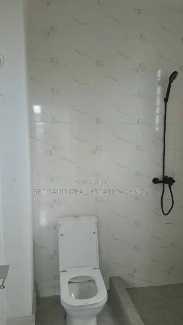 5bdrm House in Sefdard Properties, Kwabenya for rent