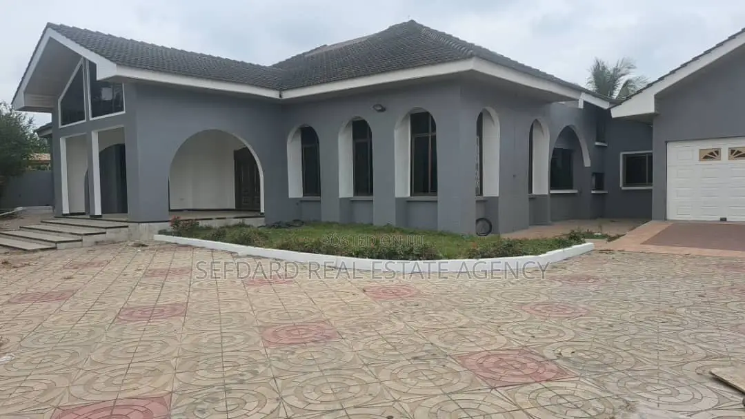 5bdrm House in Sefdard Properties, Kwabenya for rent