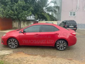 Toyota Corolla LE Eco (1.8L 4cyl 2A) 2018 Red