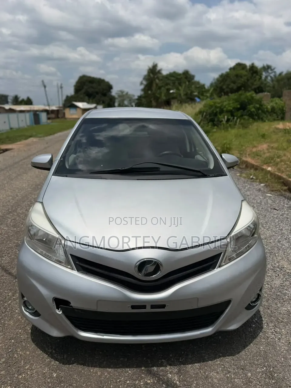 Toyota Vitz 2013 Silver
