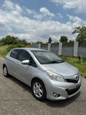 Toyota Vitz 2013 Silver
