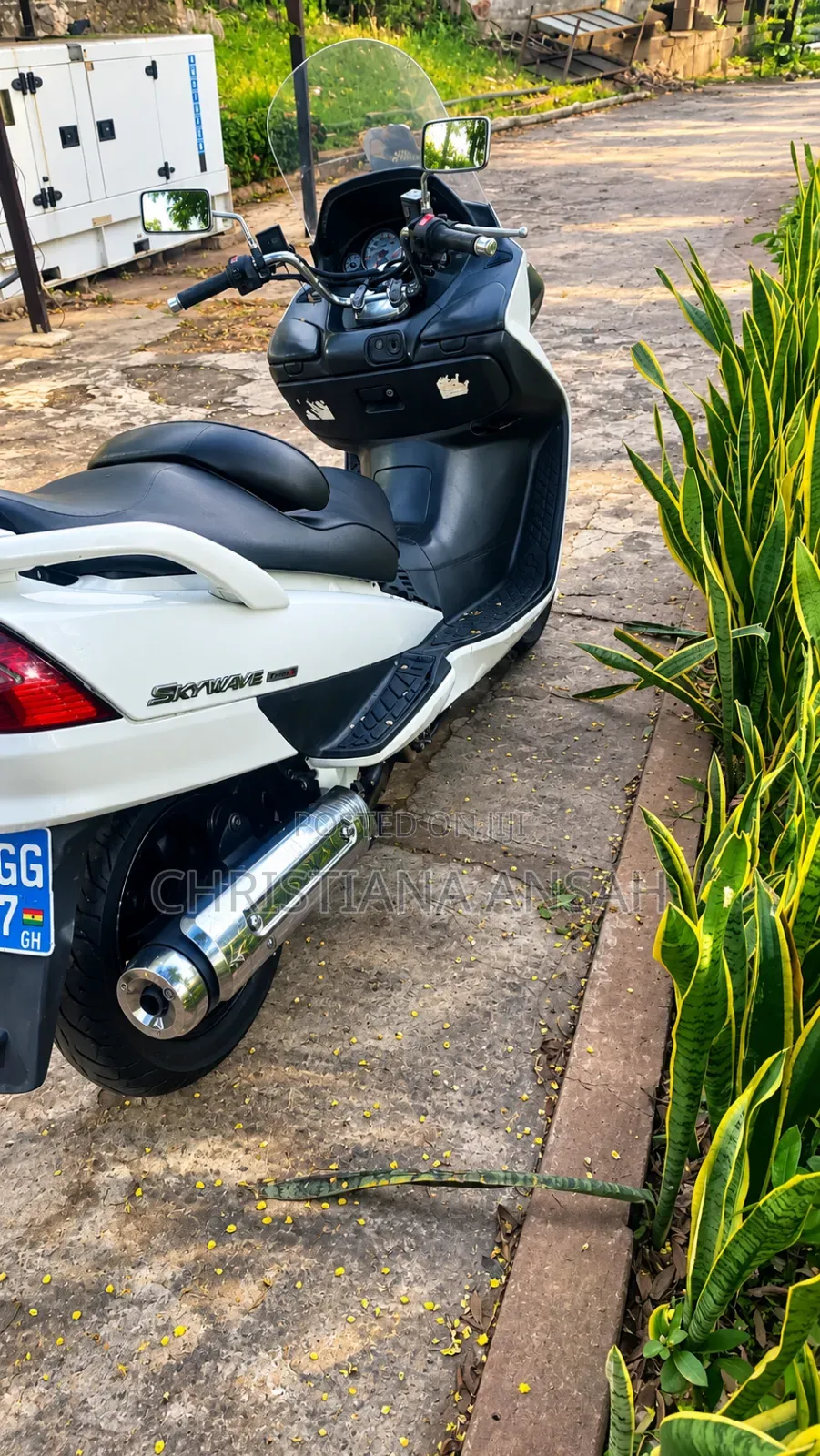 Suzuki Burgman 2024 White