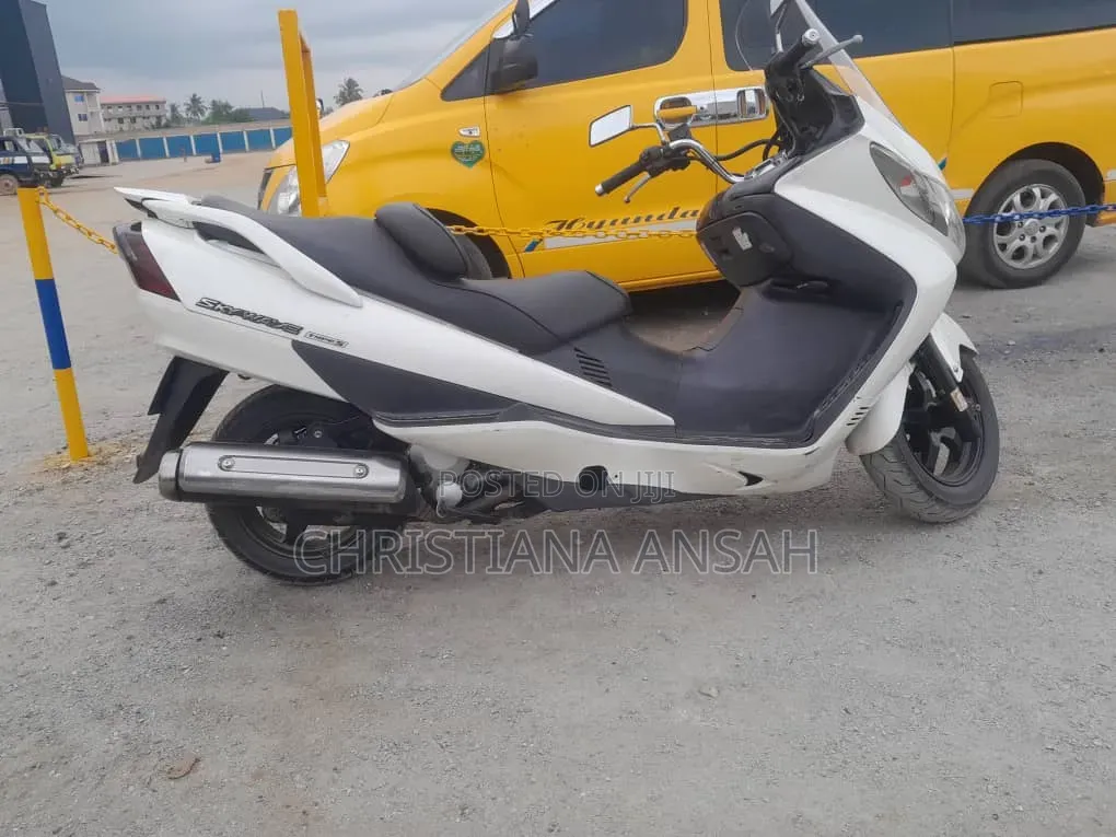 Suzuki Burgman 2024 White