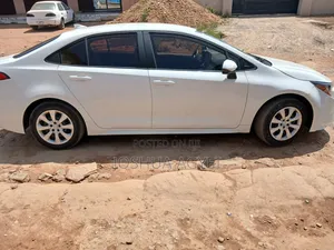 Toyota Corolla LE 2021 White
