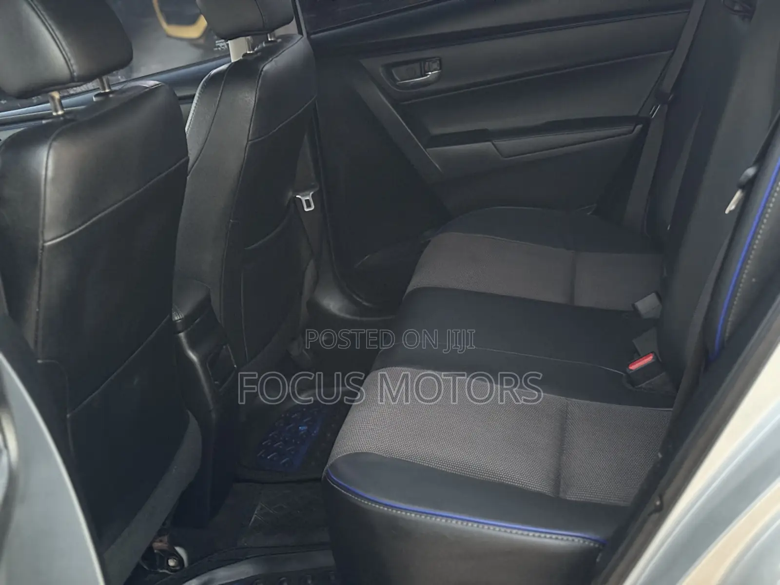 Toyota Corolla SE (1.8L 4cyl 2A) 2019 Silver