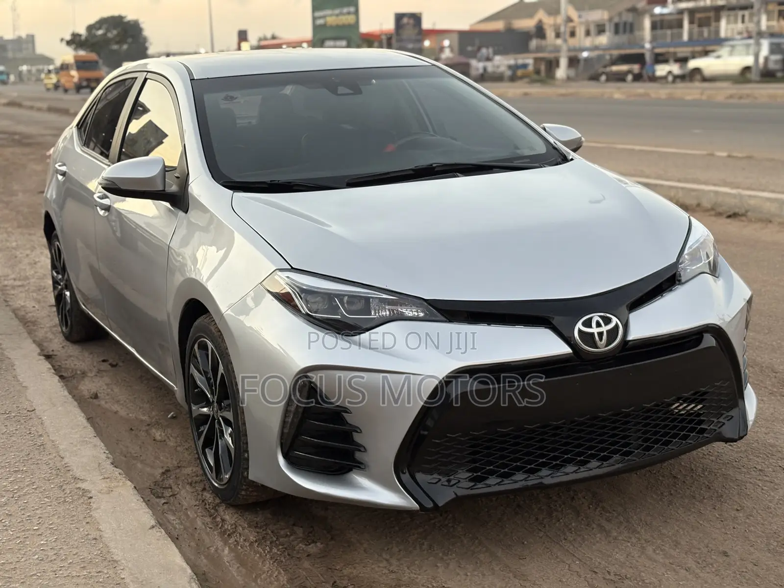 Toyota Corolla SE (1.8L 4cyl 2A) 2019 Silver