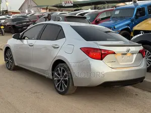 Toyota Corolla SE (1.8L 4cyl 2A) 2019 Silver
