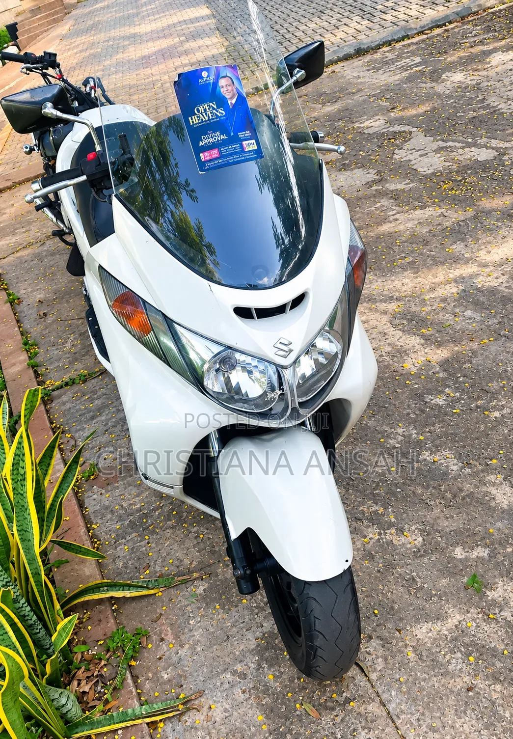Suzuki Burgman 2024 White