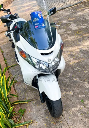 Suzuki Burgman 2024 White