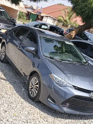 Toyota Corolla XLE (1.8L 4cyl 2A) 2019 Gray